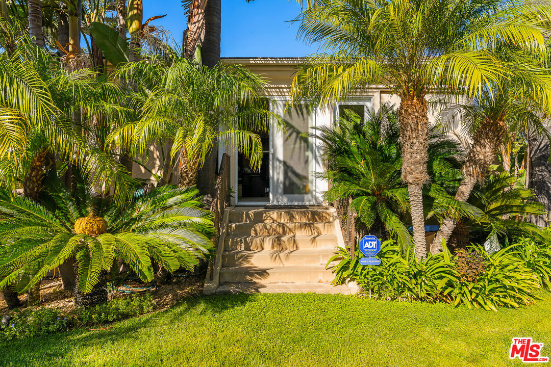 7833 Torreyson Dr