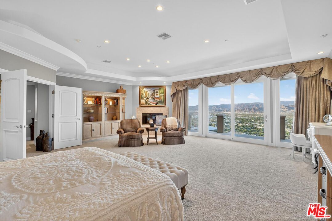 7833 Torreyson Dr