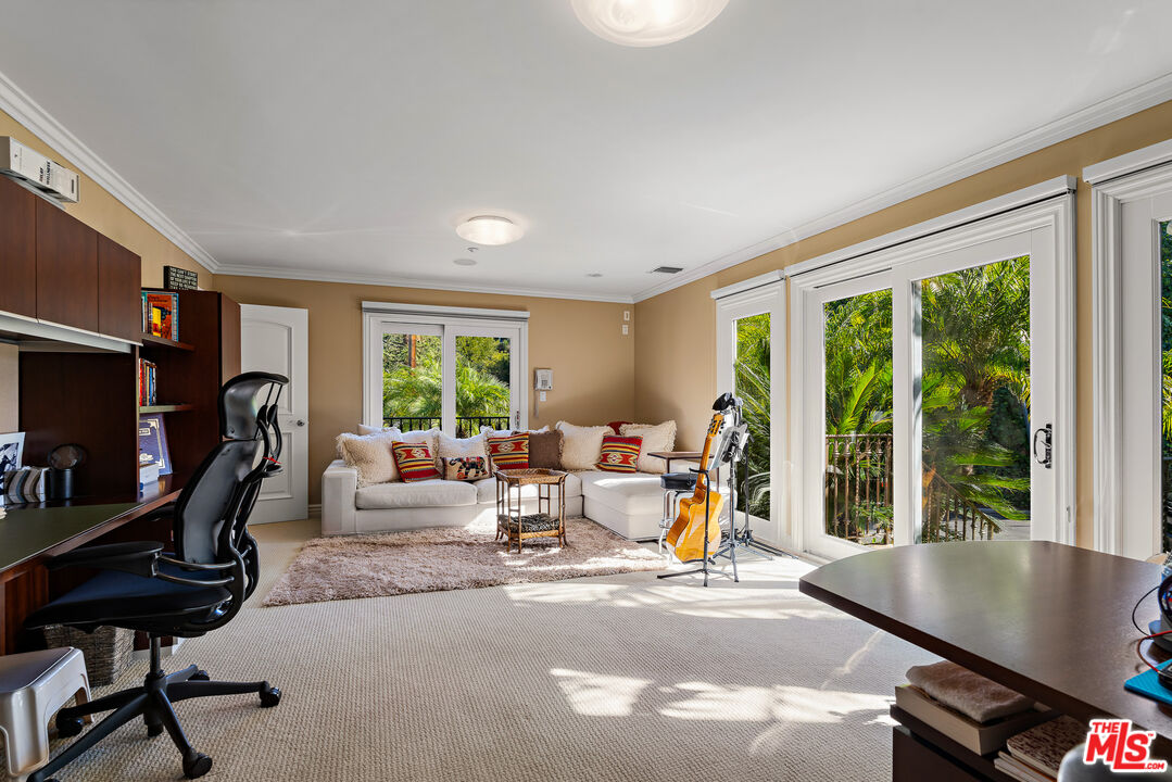 7833 Torreyson Dr