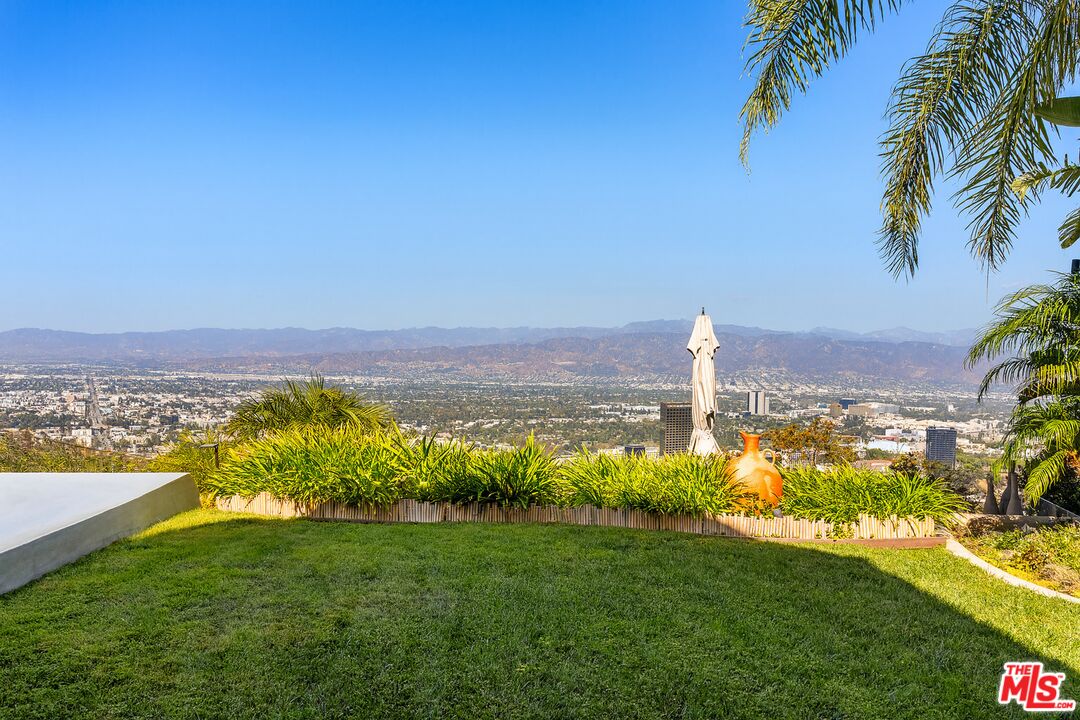 7833 Torreyson Dr