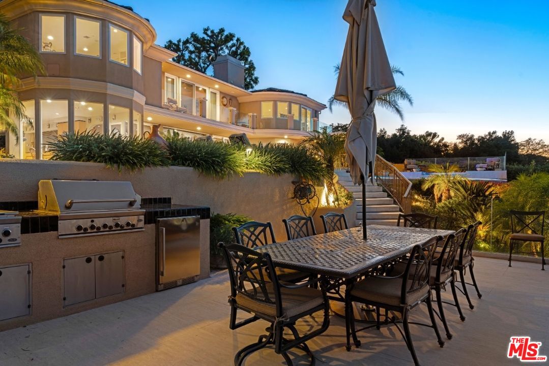 7833 Torreyson Dr