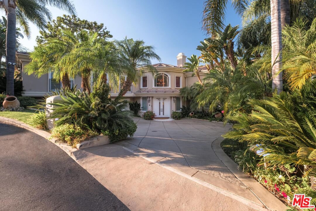 7833 Torreyson Dr