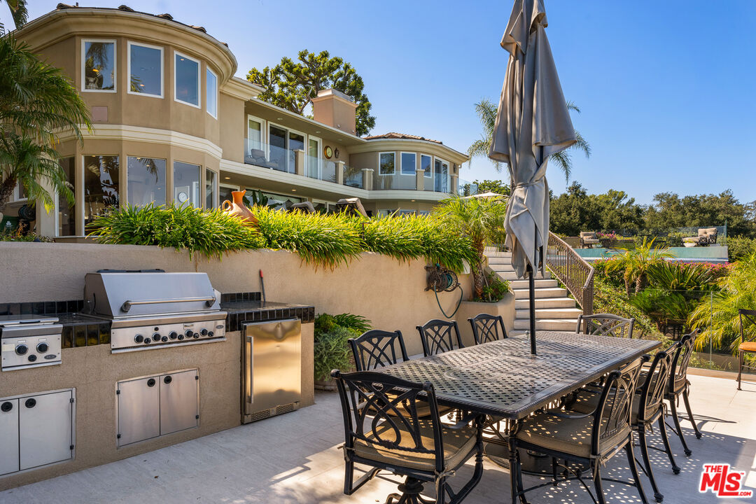 7833 Torreyson Dr
