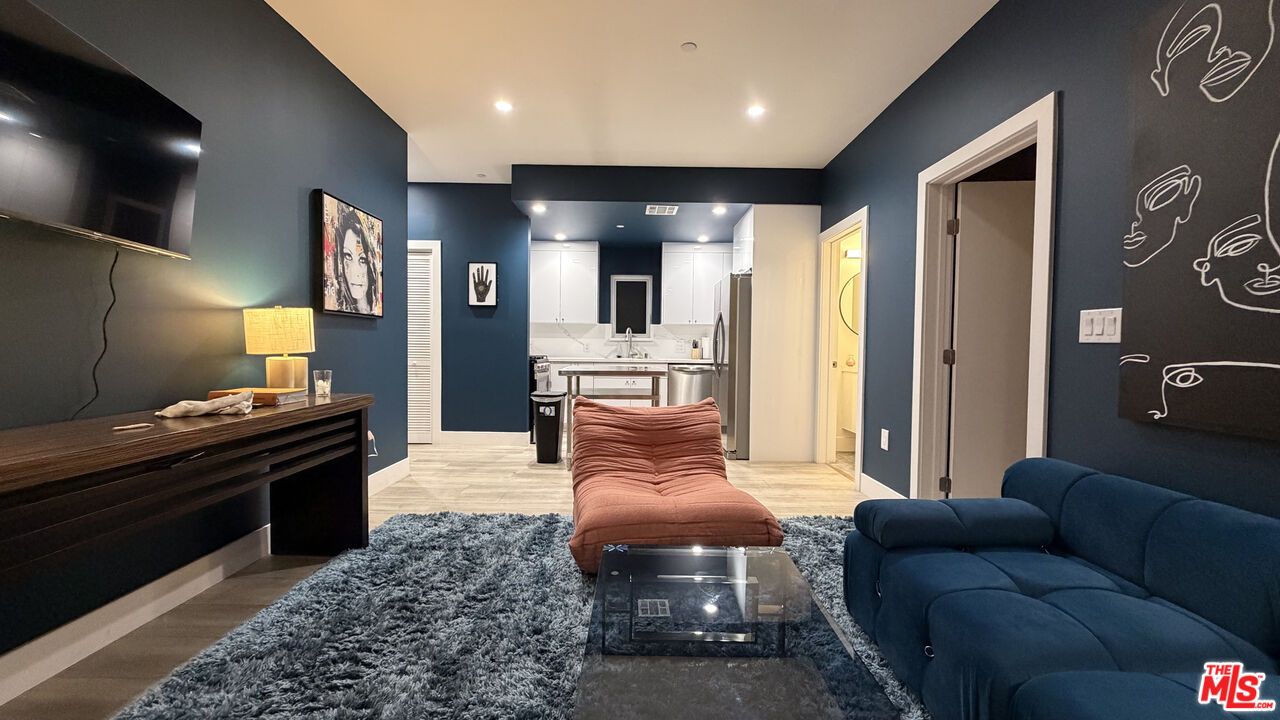 10959 Calvert