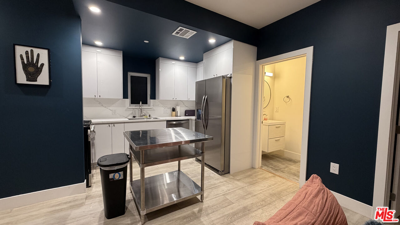 10959 Calvert