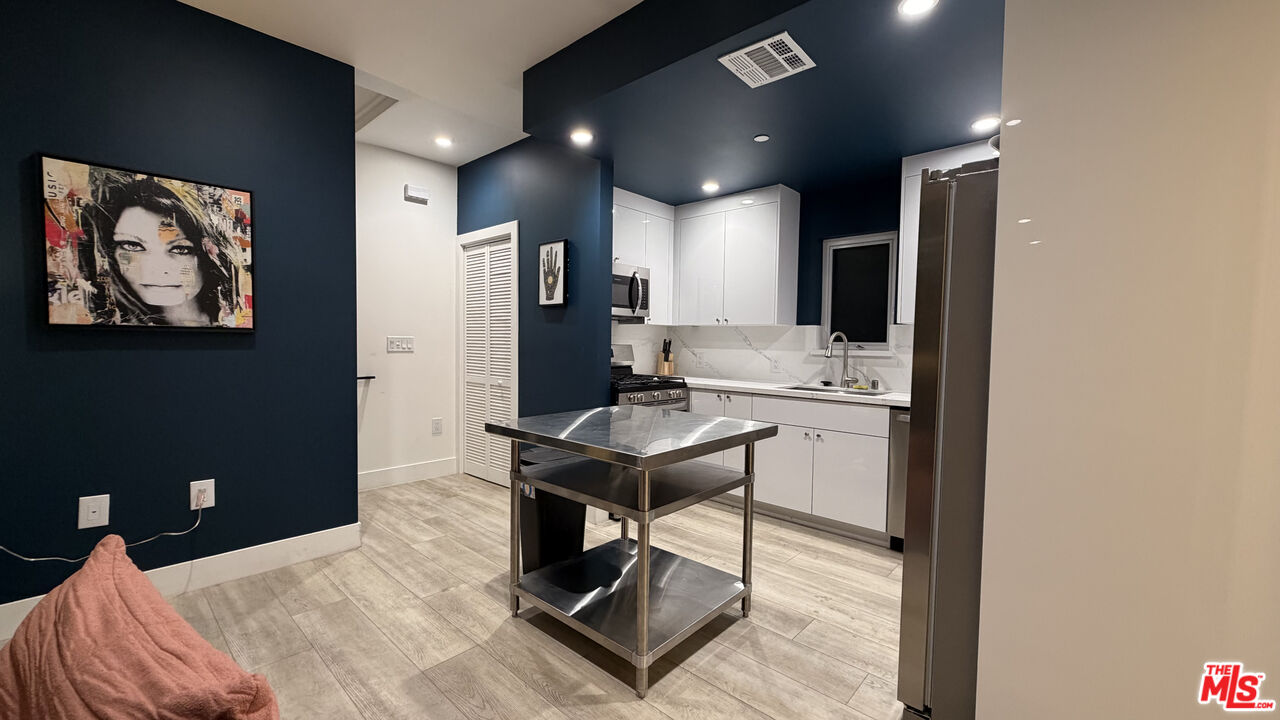 10959 Calvert