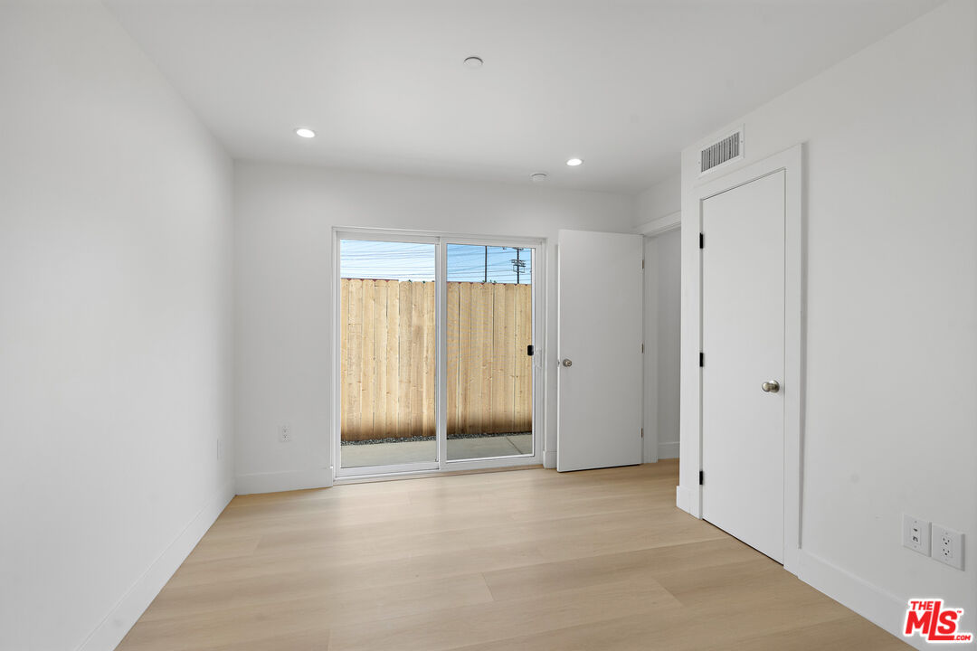 10963 Calvert Unit: 1/4