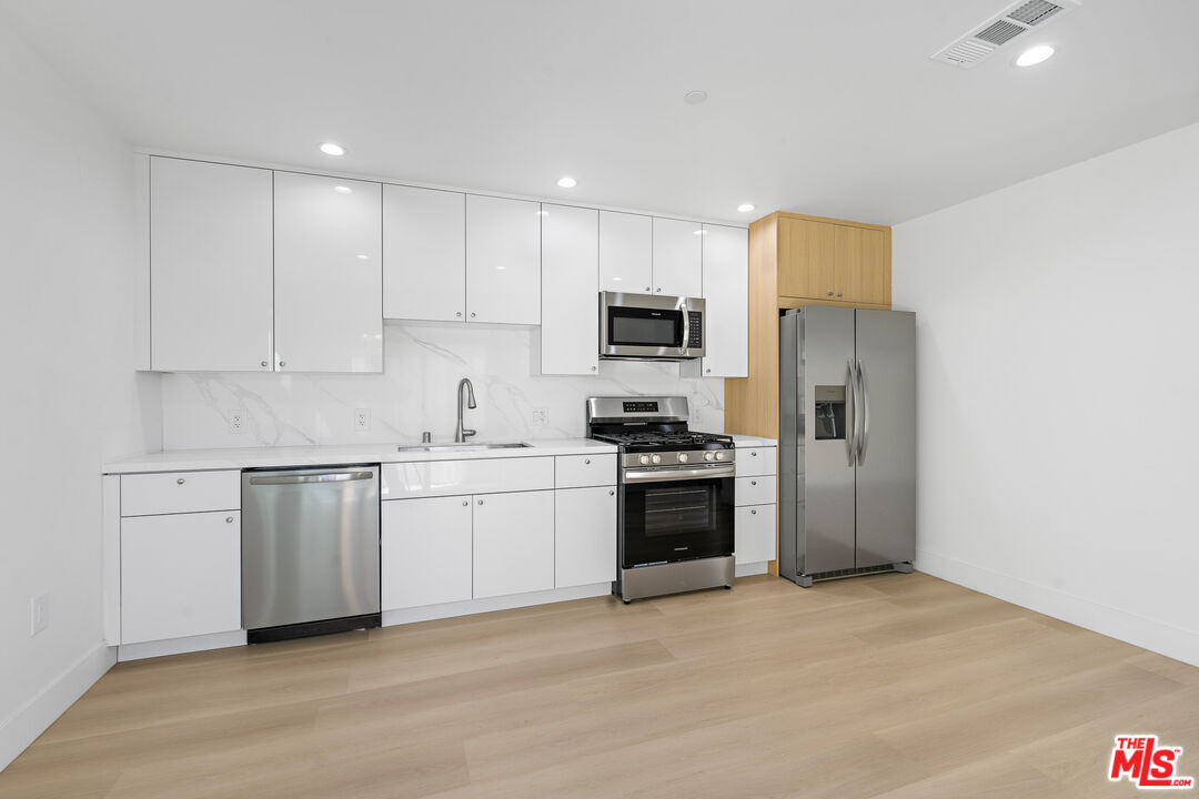 10963 Calvert Unit: 1/4