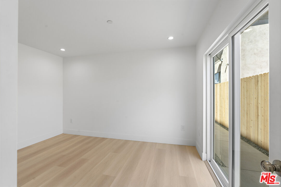 10963 Calvert Unit: 1/4