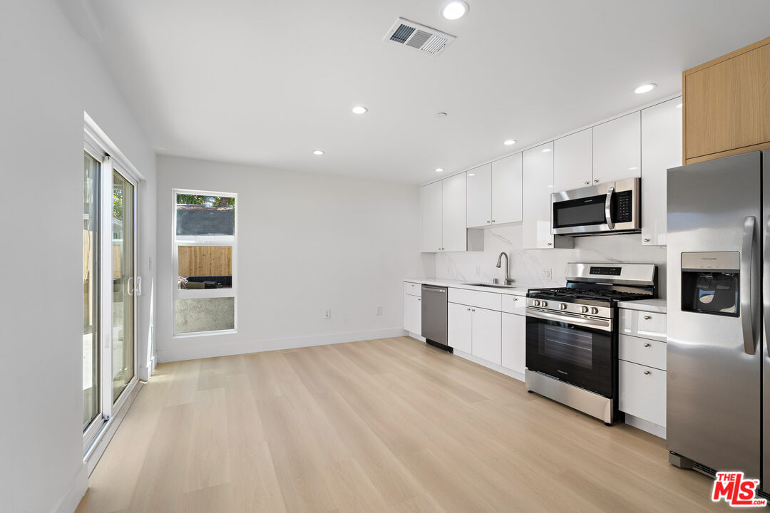 10963 Calvert Unit: 1/4