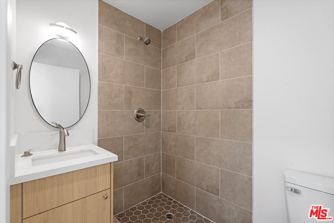 10963 Calvert Unit: 1/4