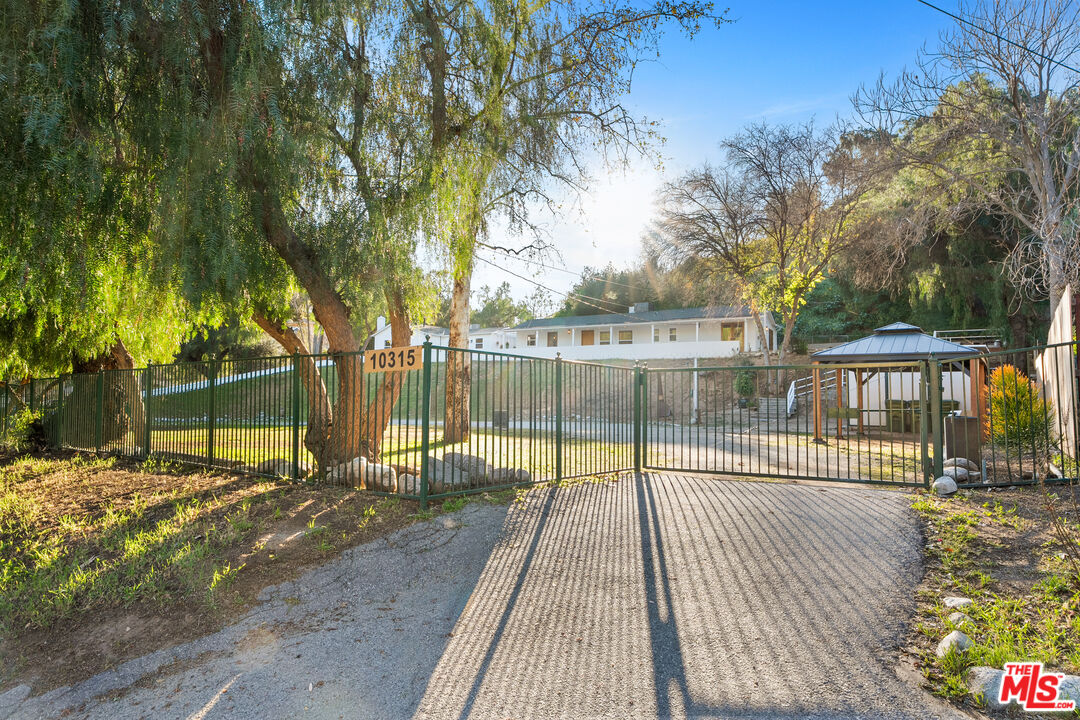 10327 Wheatland Ave