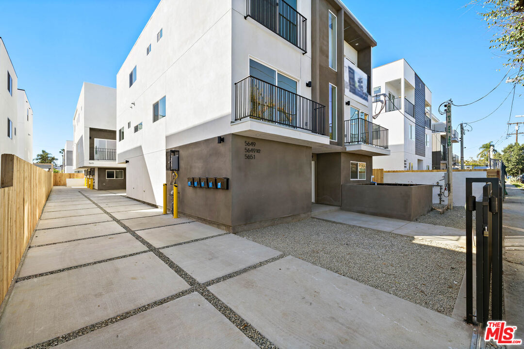 5649 Case Ave Unit: 1