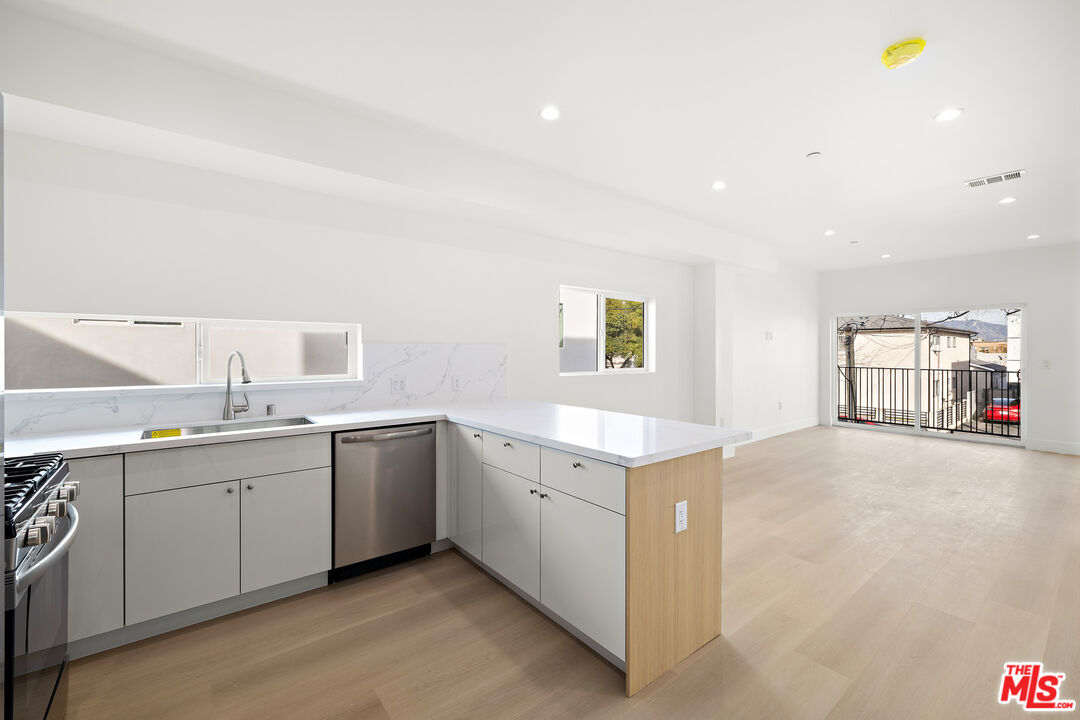 5649 Case Ave Unit: 1