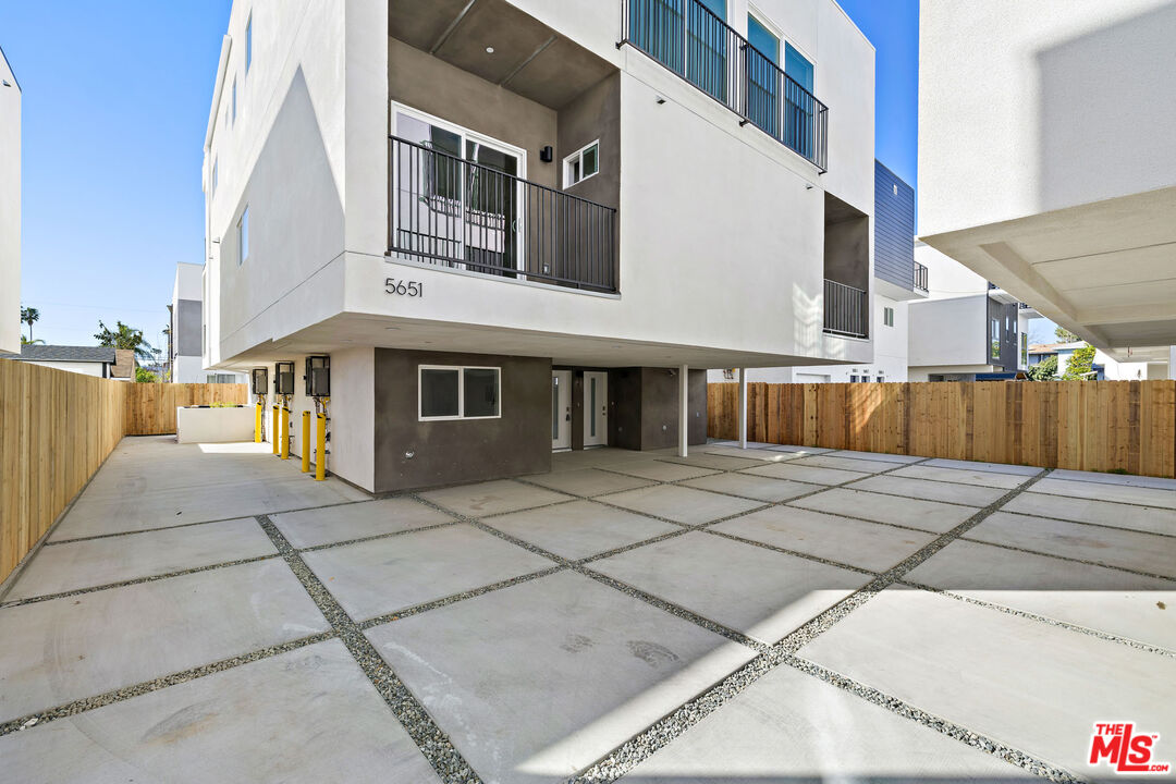 5649 Case Ave Unit: 1