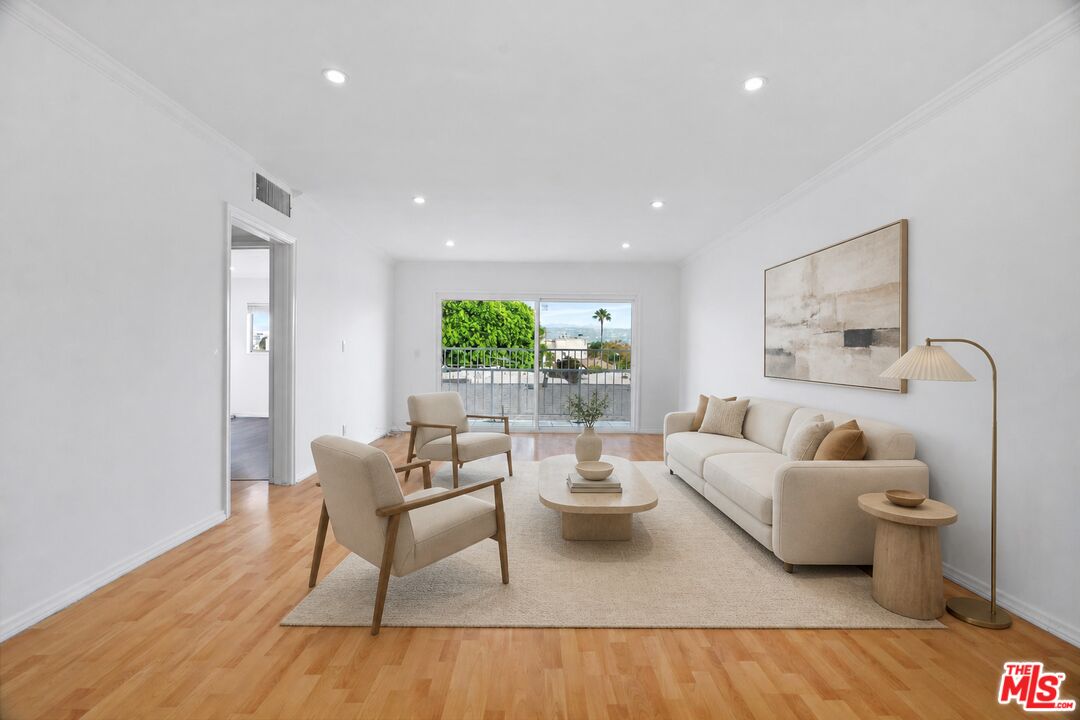 423 S Rexford Dr Unit: 305