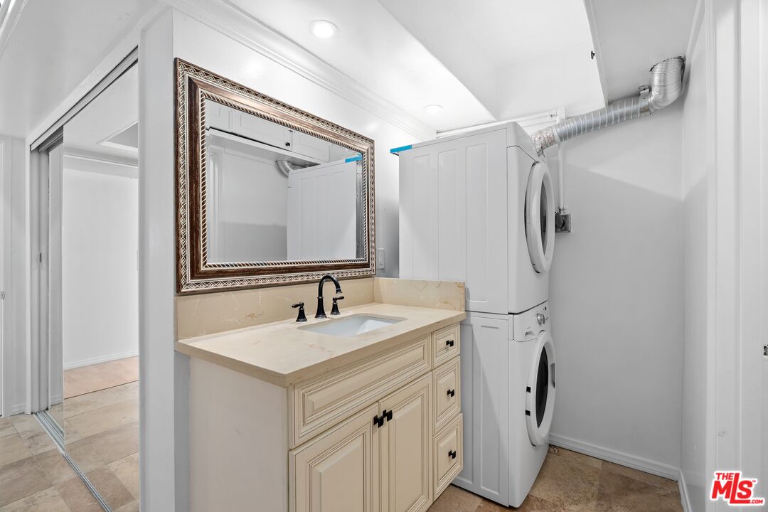 423 S Rexford Dr Unit: 305
