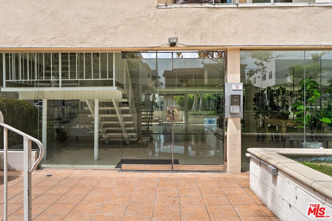 423 S Rexford Dr Unit: 305