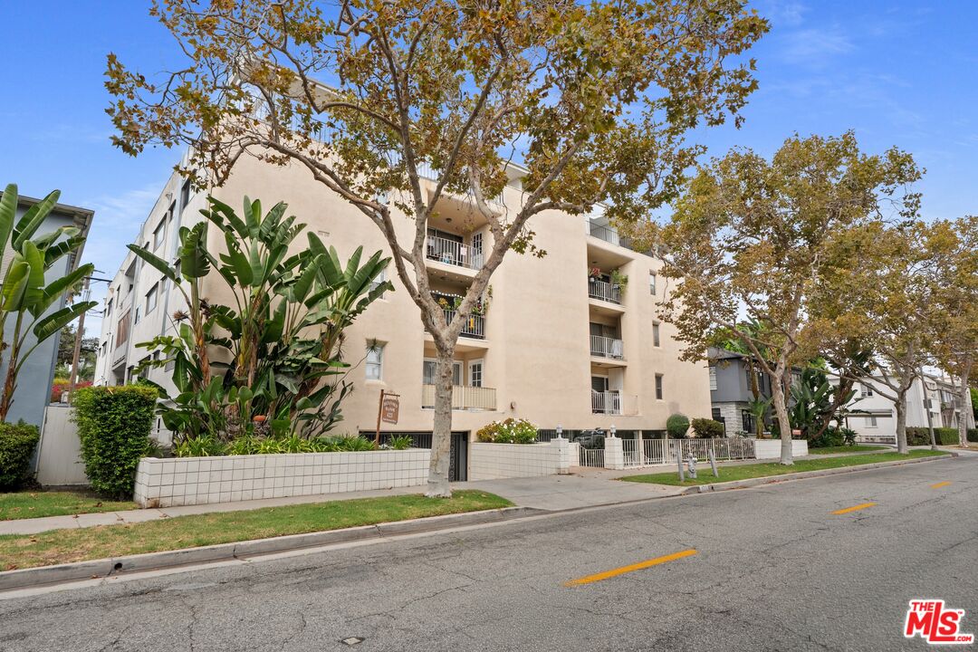 423 S Rexford Dr Unit: 305