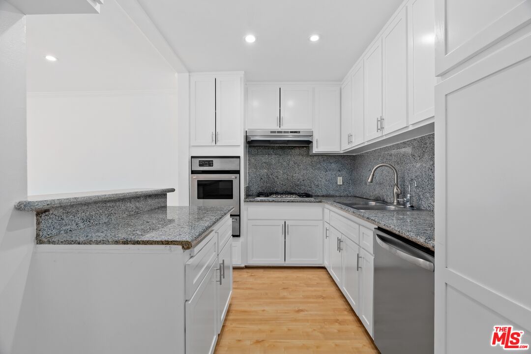 423 S Rexford Dr Unit: 305