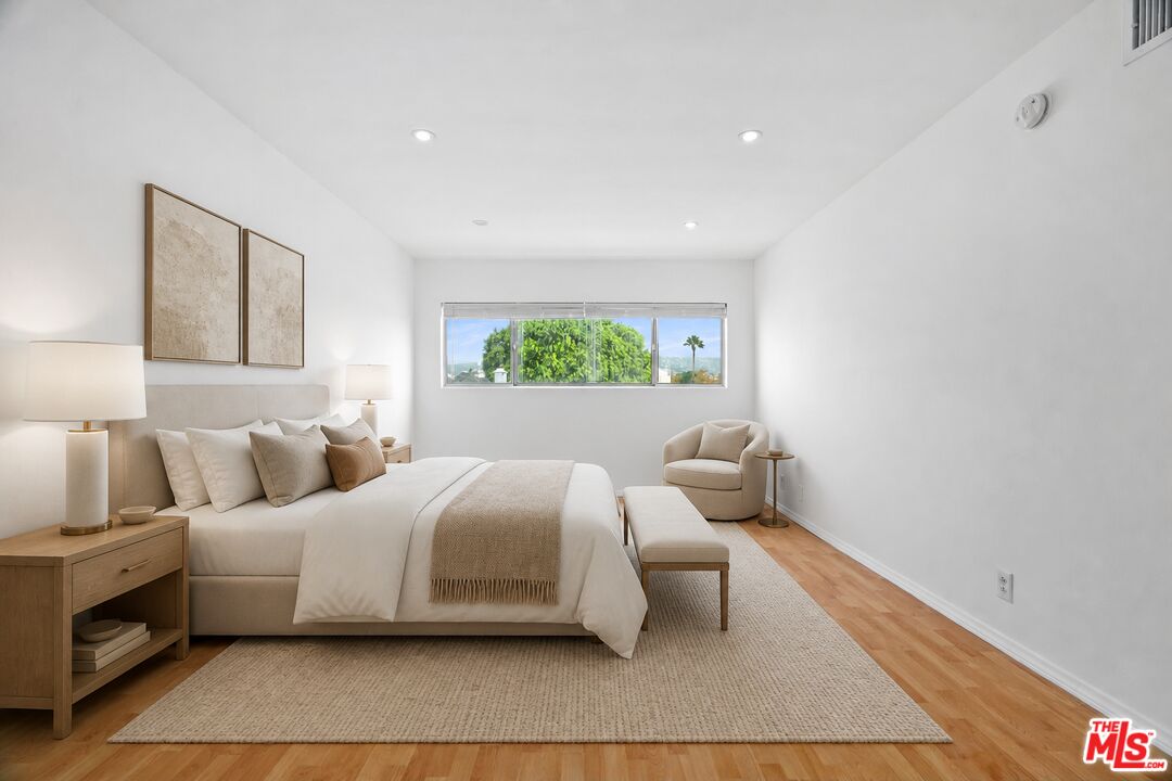 423 S Rexford Dr Unit: 305