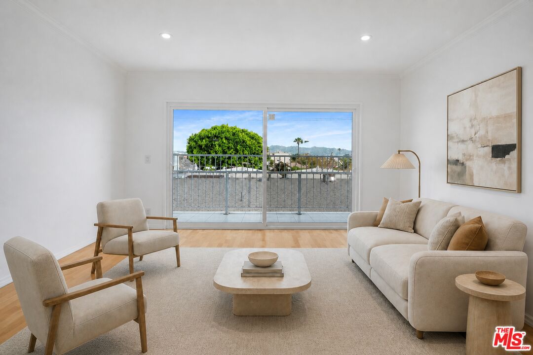 423 S Rexford Dr Unit: 305