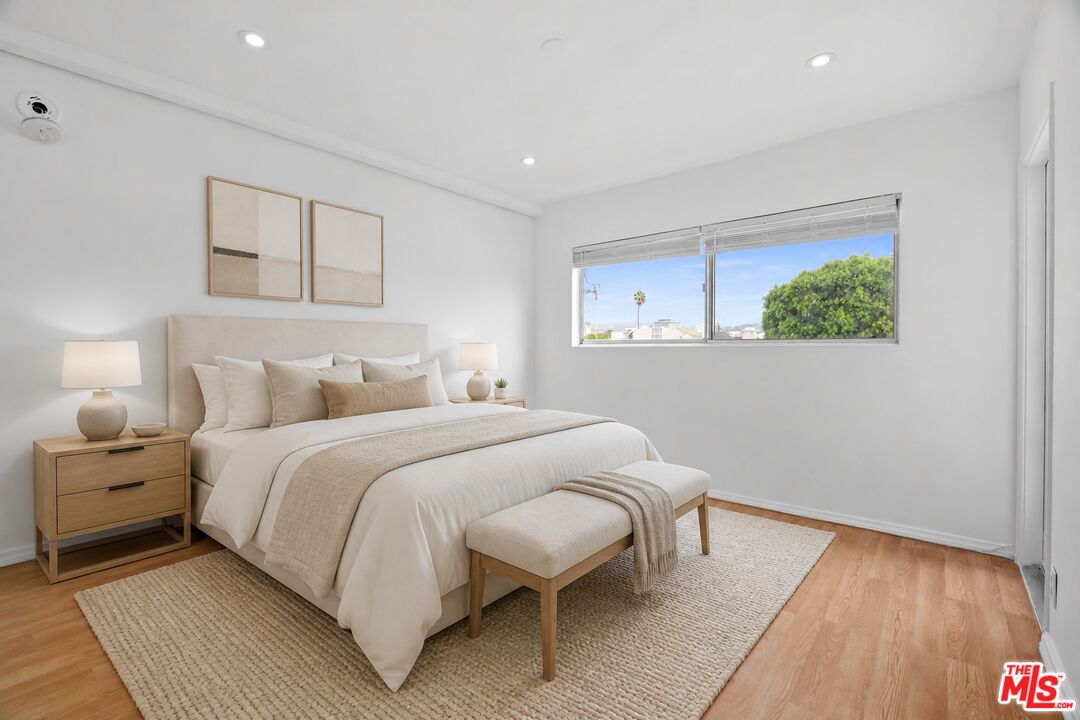 423 S Rexford Dr Unit: 305