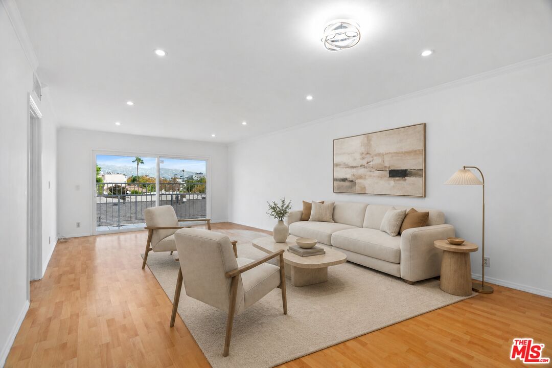 423 S Rexford Dr Unit: 305