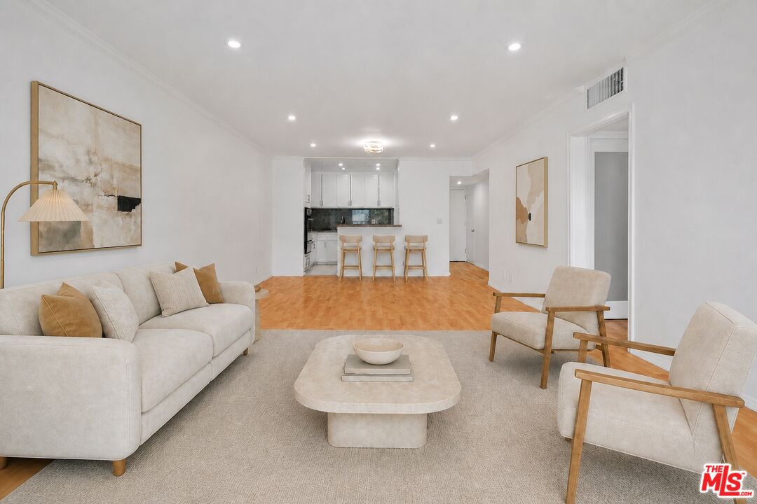 423 S Rexford Dr Unit: 305