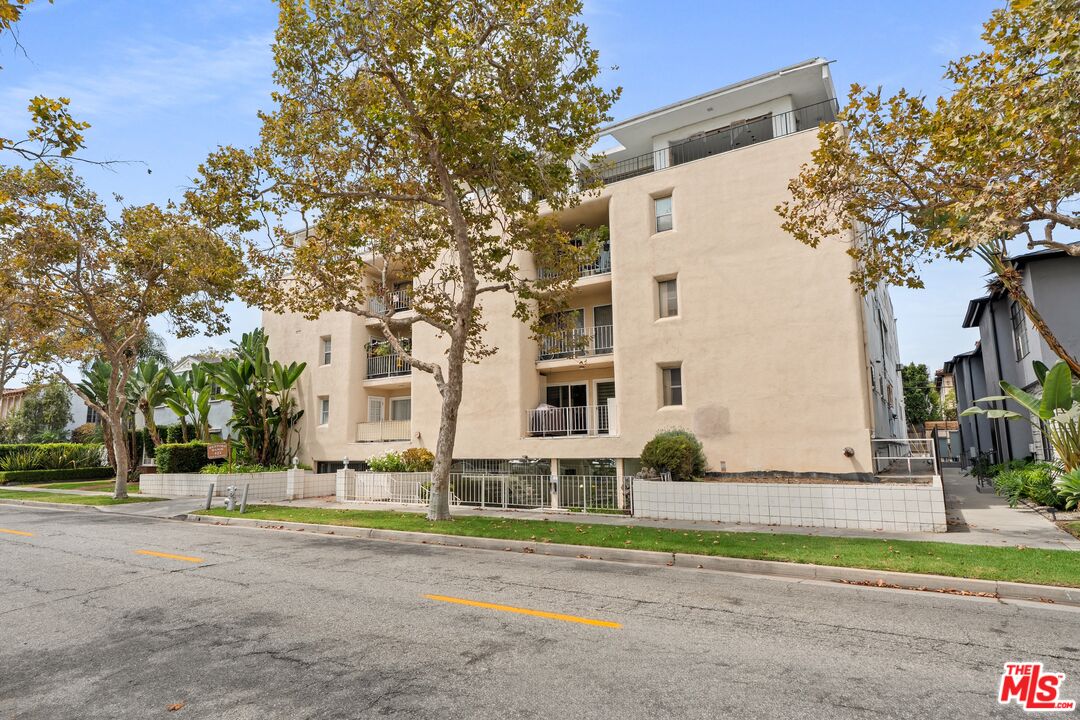 423 S Rexford Dr Unit: 305