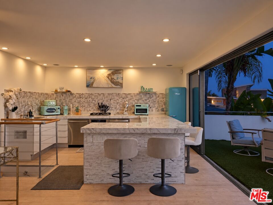 8380 Hollywood Blvd