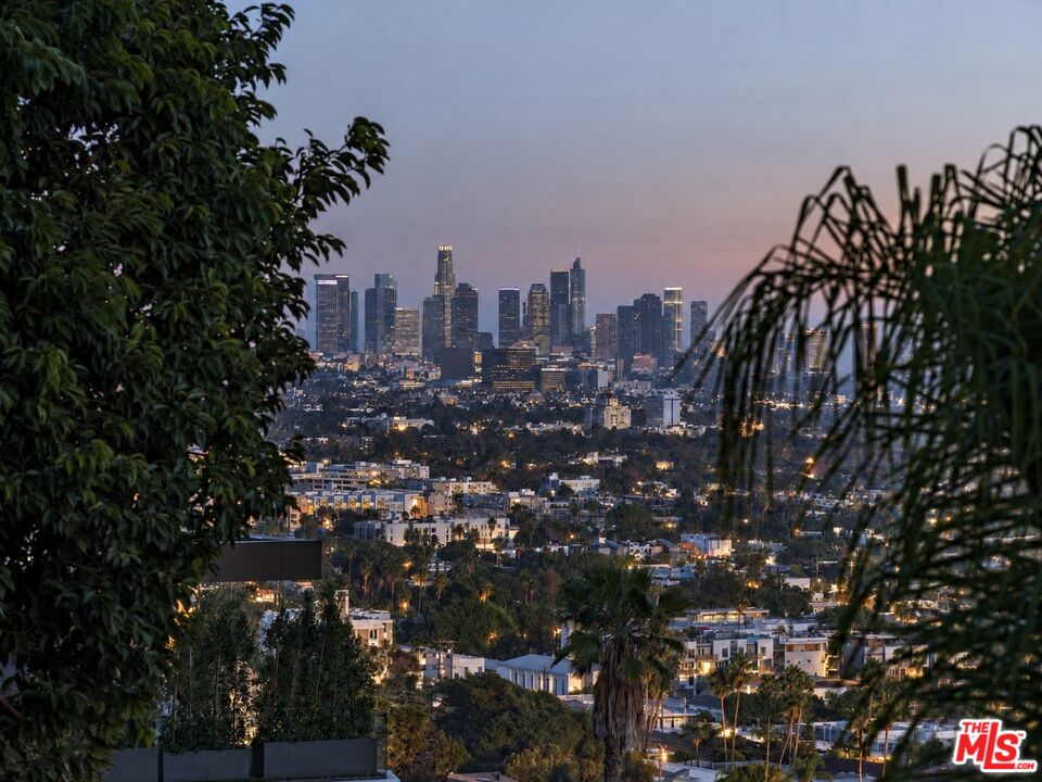 8380 Hollywood Blvd