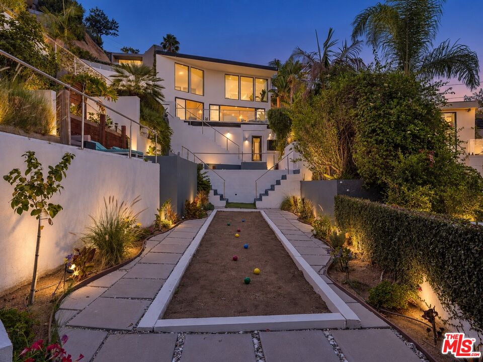 8380 Hollywood Blvd