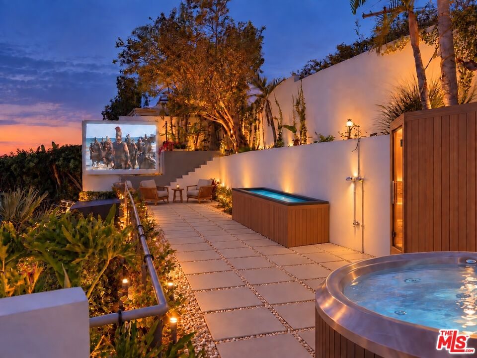 8380 Hollywood Blvd