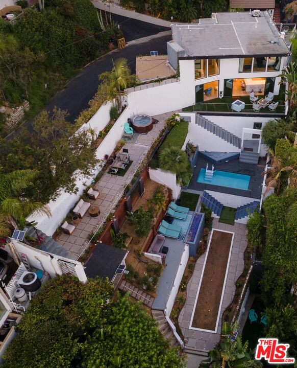 8380 Hollywood Blvd