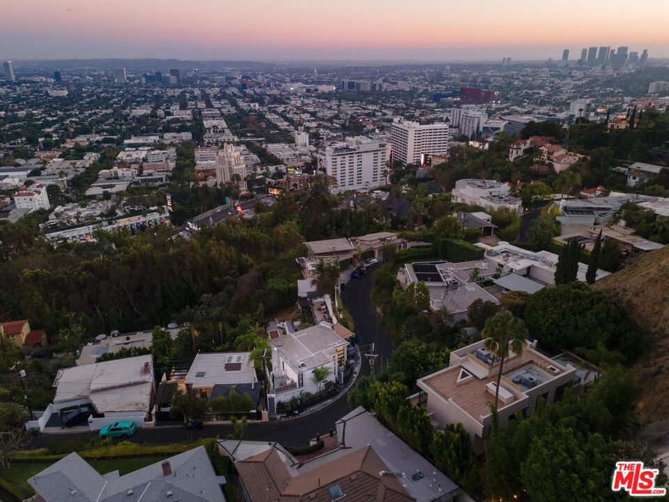 8380 Hollywood Blvd