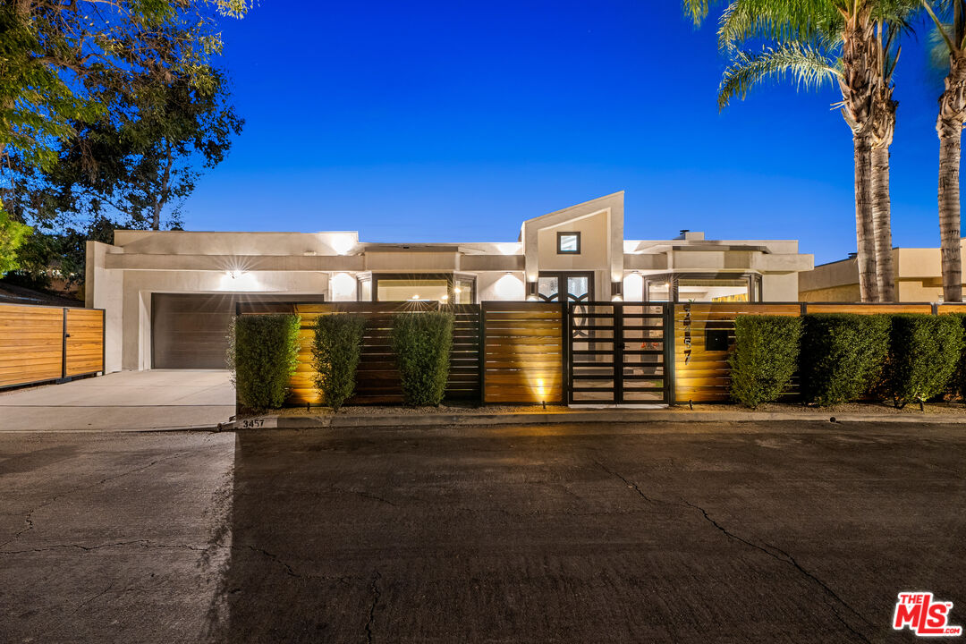 3457 Primera Ave