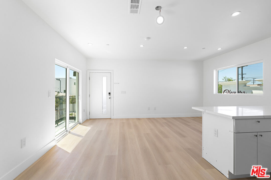 10965 Calvert