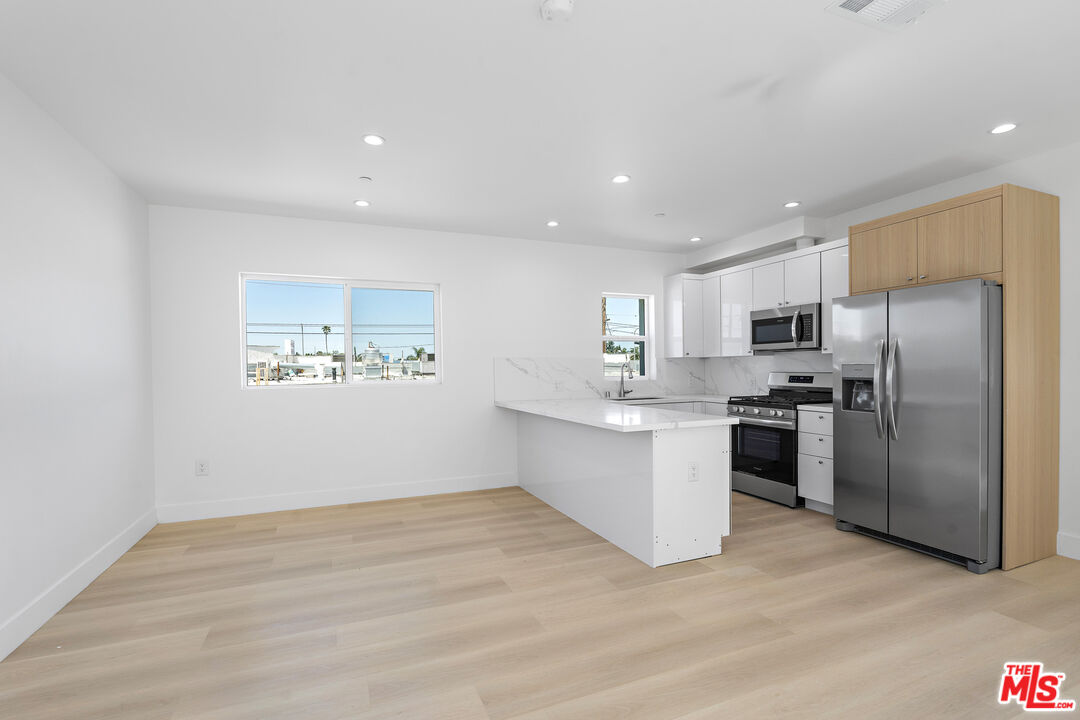 10965 Calvert