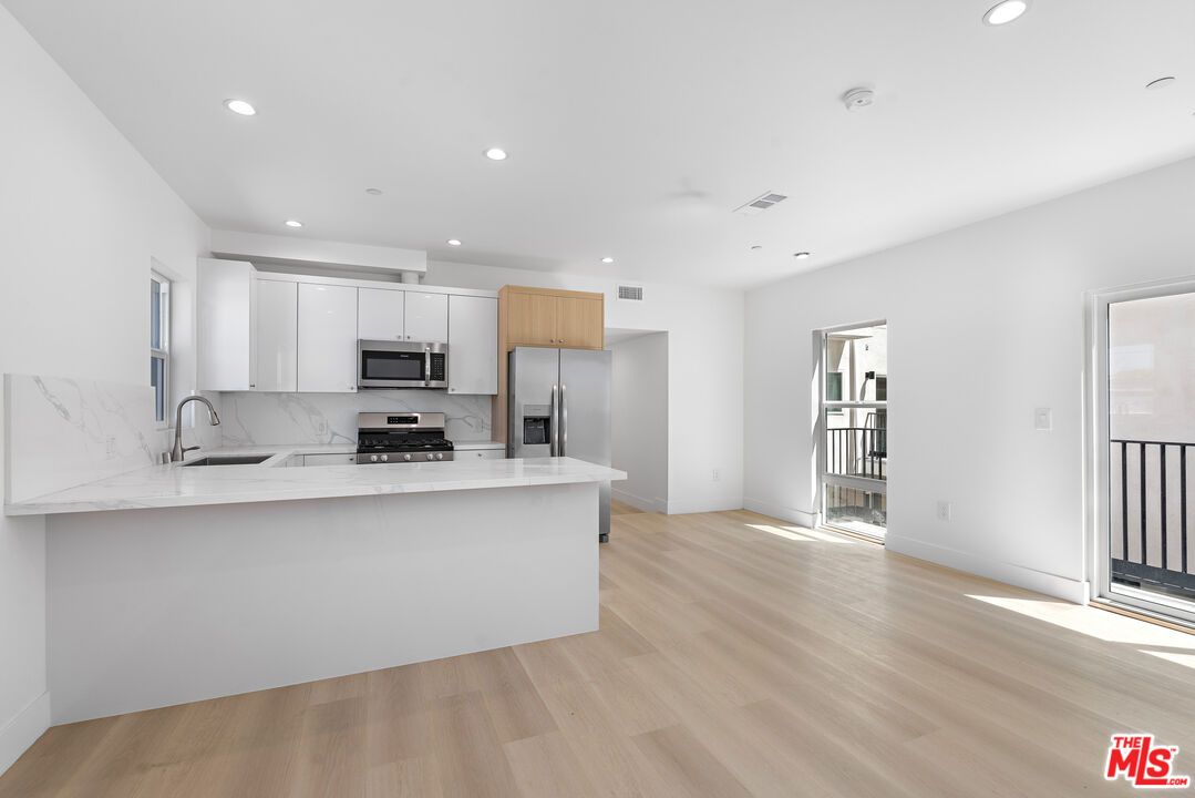 10965 Calvert