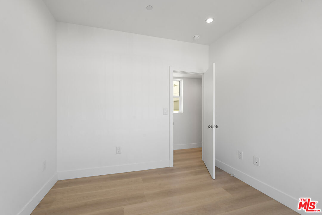 10965 Calvert