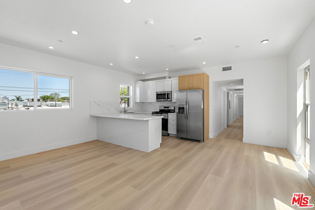 10965 Calvert