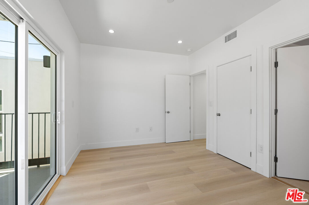 10965 Calvert