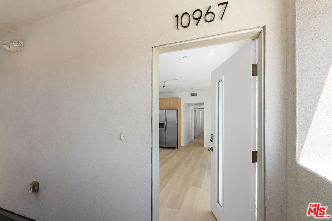 10965 Calvert
