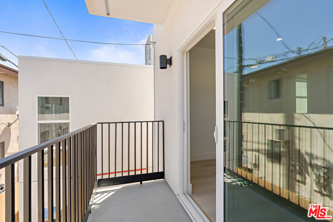 10965 Calvert