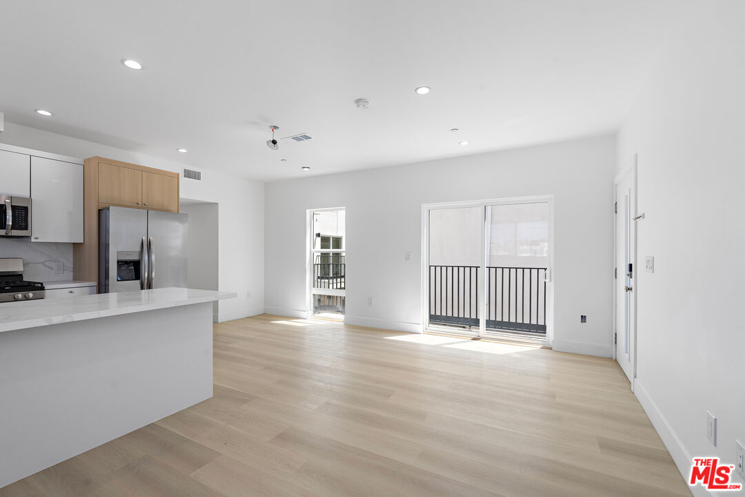 10965 Calvert