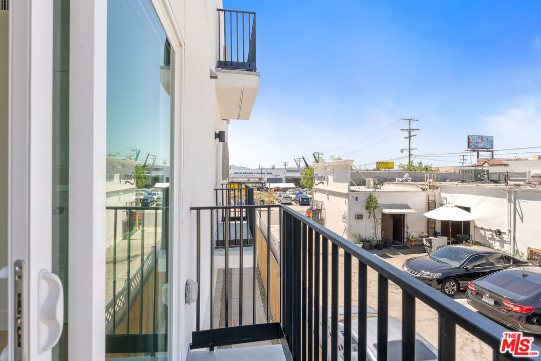 10965 Calvert