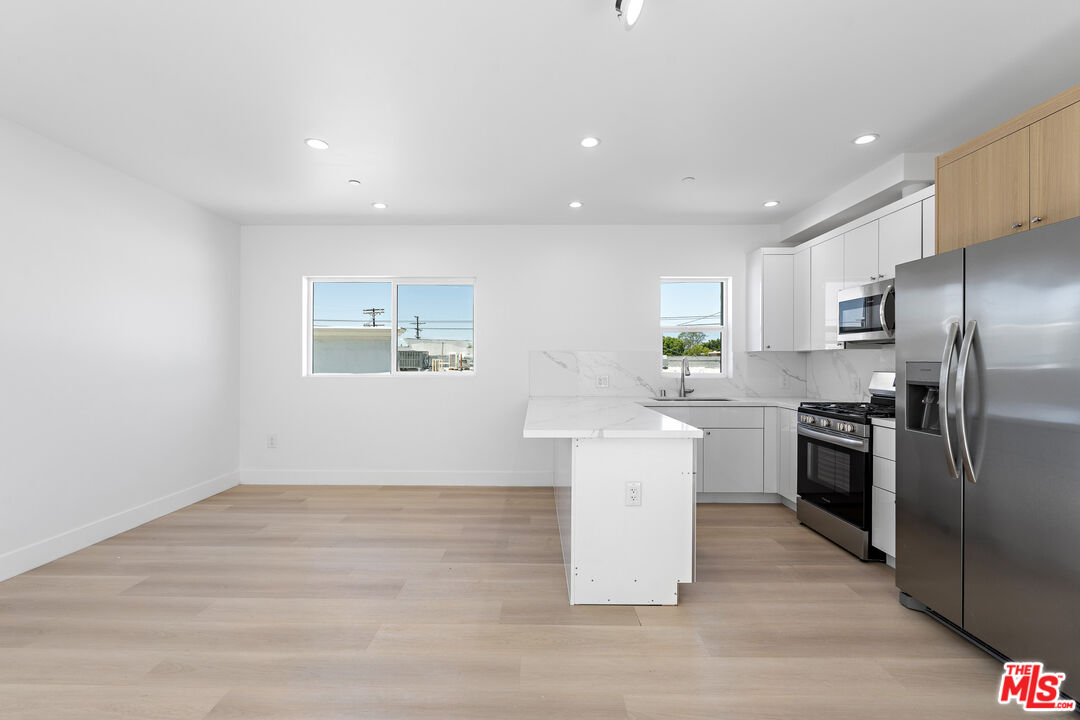 10965 Calvert