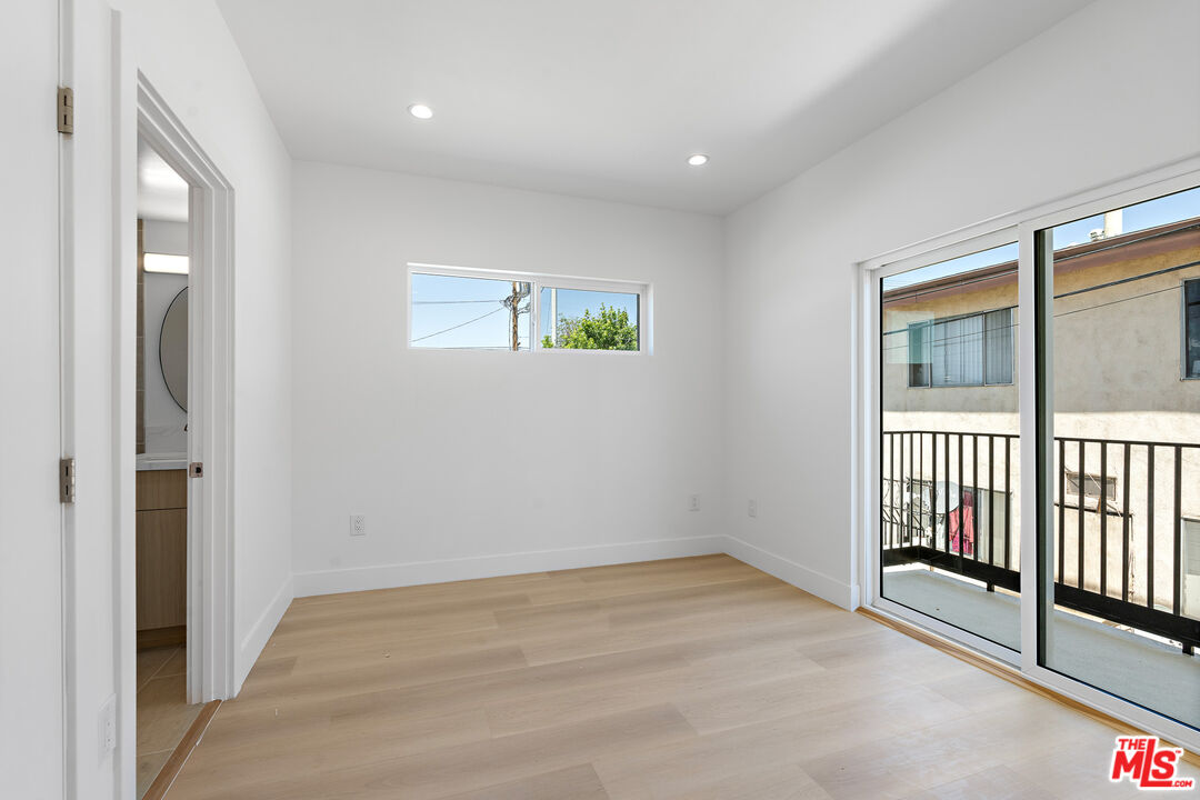 10965 Calvert