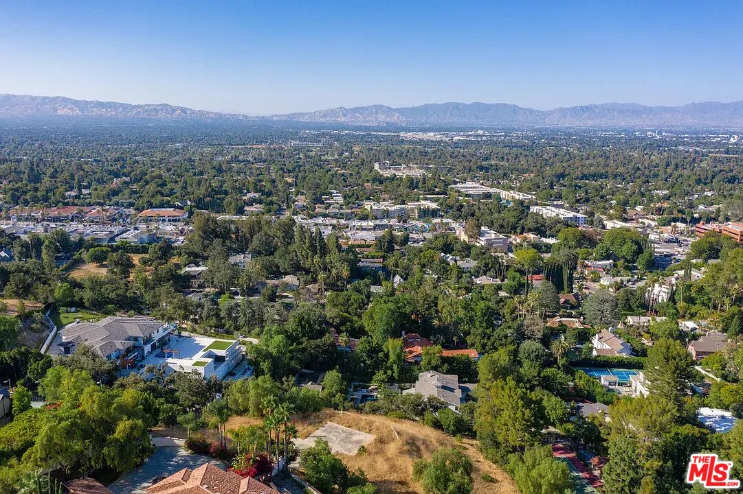17229 Oak View Dr
